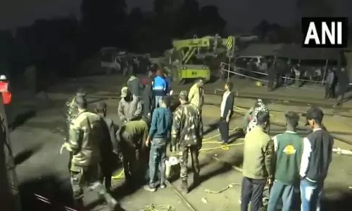 Assam: कोयला खदान में फंसे 8 लोगों के लिए बचाव अभियान जारी, देखें VIDEO...