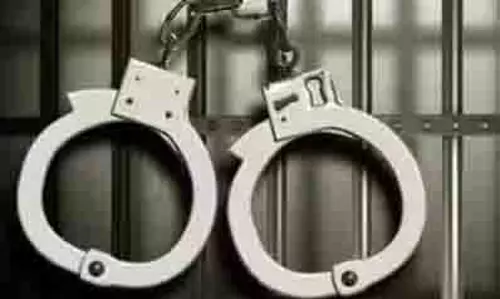 J&K : सोपोर, अनंतनाग में कोडीन फॉस्फेट की 21 बोतलें बरामद, 6 ड्रग तस्कर गिरफ्तार J&K : सोपोर, अनंतनाग में कोडीन फॉस्फेट की 21 बोतलें बरामद, 6 ड्रग तस्कर गिरफ्तार