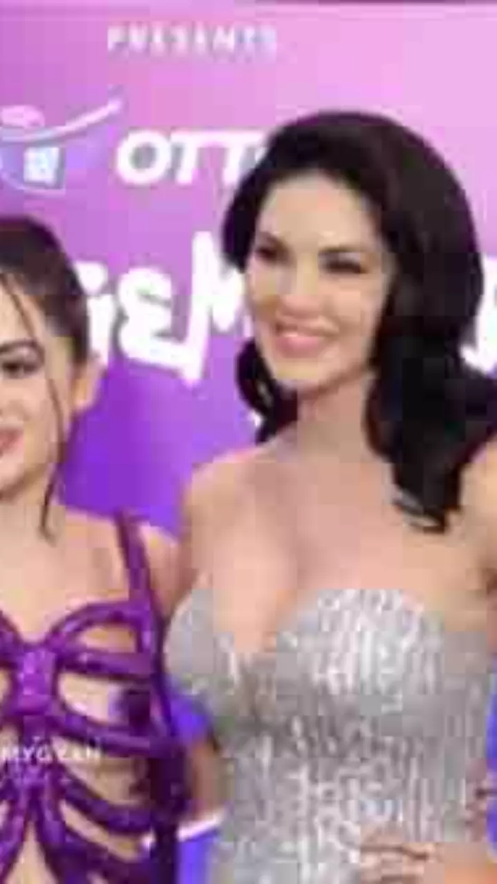 Urfi Javed और Sunny Leone का हॉट वीडियो वायरल