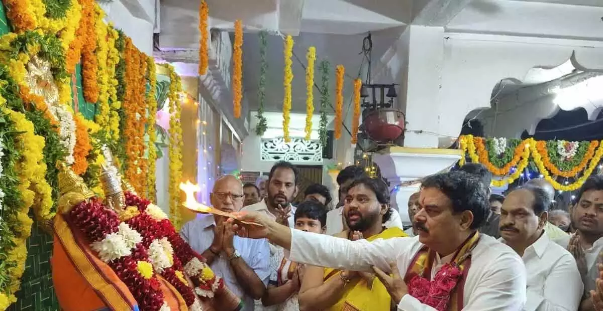 Andhra: नादेंदला ने अप्पाला स्वामी मंदिर में पूजा-अर्चना की