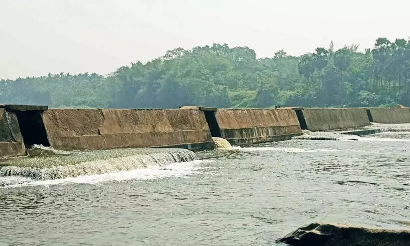 पलक्कड़: 4 साल पहले बने टेंट में नहीं लगे शटर, बर्बाद हो रहा 4 नदियों का पानी