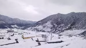 Uttarakhand: बारिश और बर्फबारी के आसार, यहां जानें मौसम का हाल