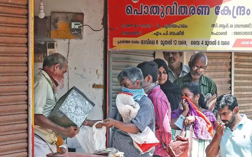 Kerala में राशन आपूर्ति संकट ठेकेदारों ने 100 करोड़ रुपये से अधिक के सरकारी बकाये को लेकर आपूर्ति रोक दी