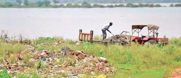 Cuttack नगर निगम को महानदी तट पर कचरा फेंकने से रोकने का आदेश