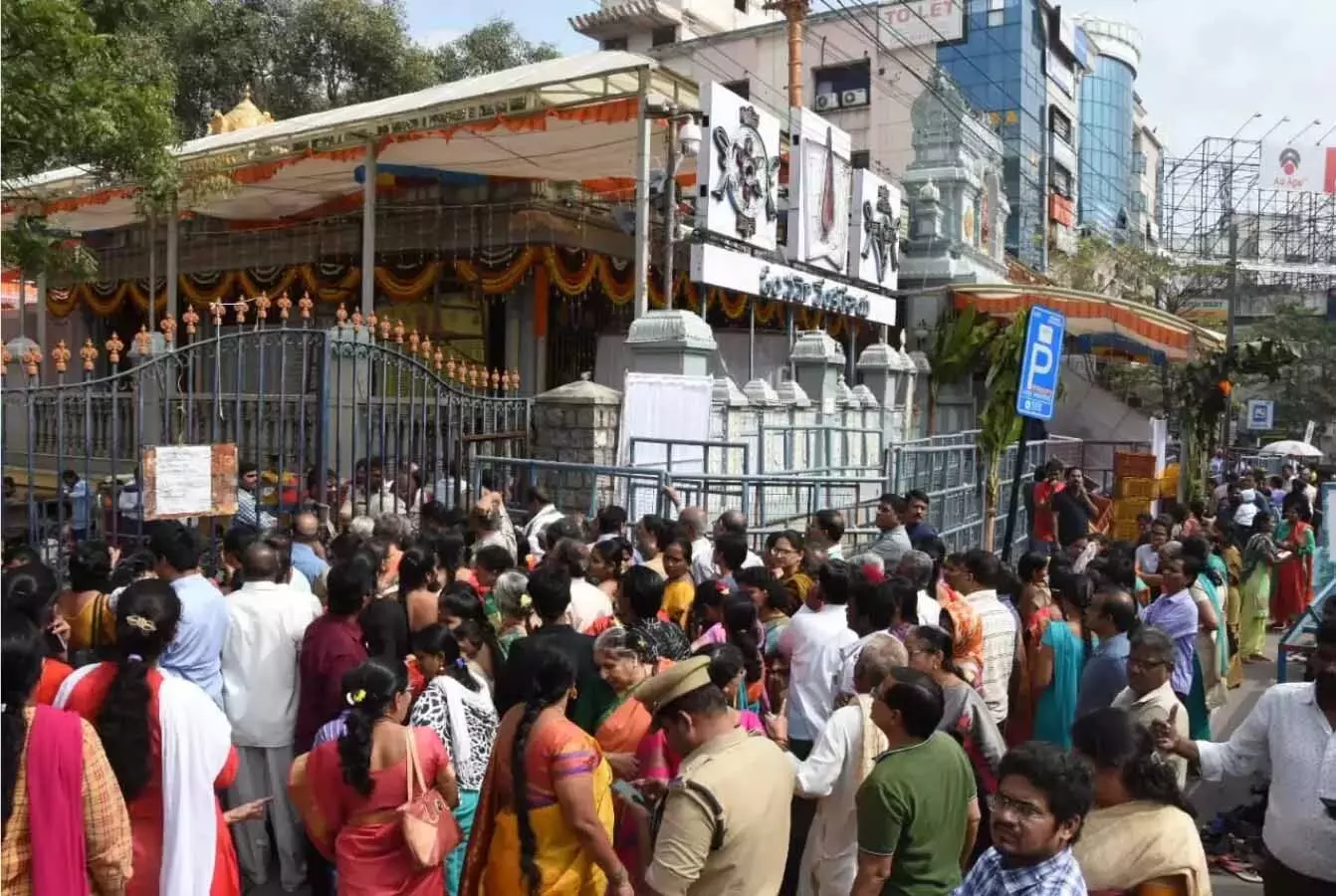 वैकुंठ एकादशी पर Vaikuntha के मंदिरों में भक्तों की भीड़ उमड़ी