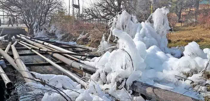 J&K में शीतलहर जारी रहने के बीच मौसम विभाग ने हल्की बारिश-बर्फबारी का अनुमान जताया