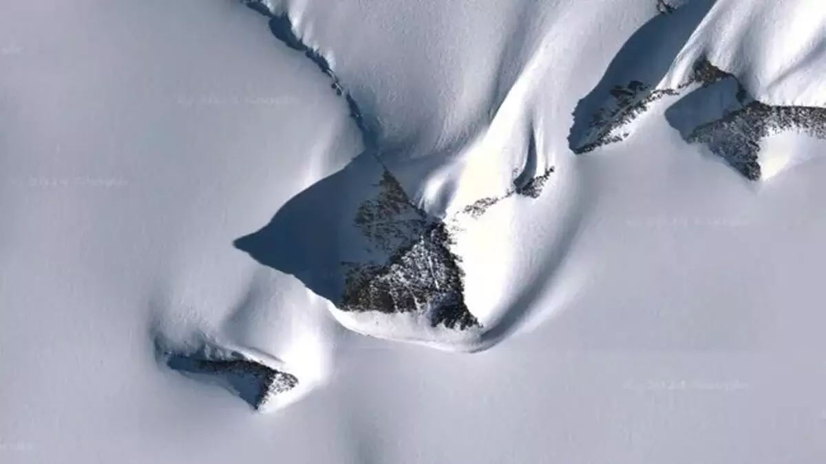 Antarctica Pyramids: अजीब तरह से सममित पर्वत