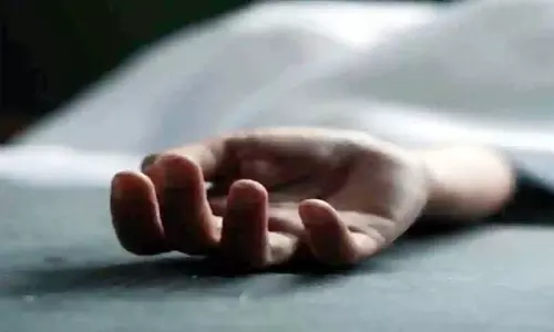 पति का फ्लैट में तो पत्नी का शव मिला खंभे में, सनसनी