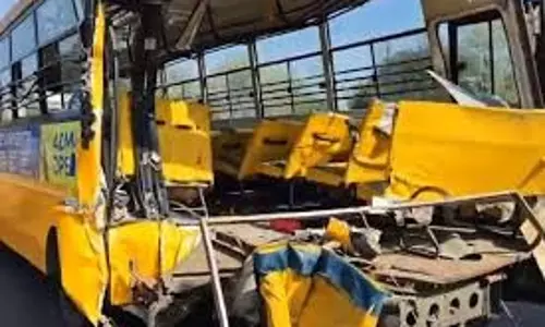 Bhopal:  बड़ा हादसा, ट्रक ने कॉलेज बस को मारी टक्कर, छात्र की मौत
