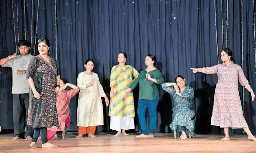 Kerala: कोच्चि के सेंट टेरेसा कॉलेज में स्वान लेक सभी को मंत्रमुग्ध करने के लिए तैयार