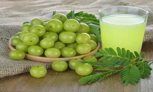 Amla Water Benefits: आंवला पानी पीने से मिलते हैं जबरदस्त स्वास्थ्य लाभ