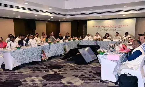 रेशम निर्माता निदेशक ने बेंगलुरु में 142वीं सेंट्रल रेशम बोर्ड की बैठक में भाग लिया