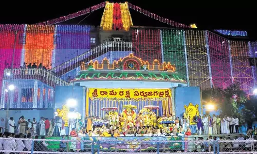 Telangana: उत्तर द्वार दर्शनम भव्य मुक्कोटि एकादशी उत्सव का प्रतीक