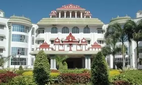 Tamil Nadu: मद्रास उच्च न्यायालय ने राजस्व सचिव को तलब किया Tamil Nadu: मद्रास उच्च न्यायालय ने राजस्व सचिव को तलब किया
