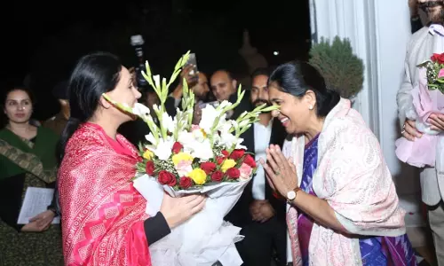 Jaipur: उपमुख्यमंत्री दिया कुमारी पहुंचीं उदयपुर, चिंतन शिविर में करेंगी शिरकत Jaipur: उपमुख्यमंत्री दिया कुमारी पहुंचीं उदयपुर, चिंतन शिविर में करेंगी शिरकत