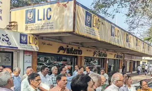 Andhra: लंबित समस्याओं को लेकर एलआईसी पेंशनर्स ने किया प्रदर्शन Andhra: लंबित समस्याओं को लेकर एलआईसी पेंशनर्स ने किया प्रदर्शन