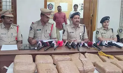 Andhra: छह लोग गिरफ्तार, 671 किलोग्राम गांजा जब्त Andhra: छह लोग गिरफ्तार, 671 किलोग्राम गांजा जब्त