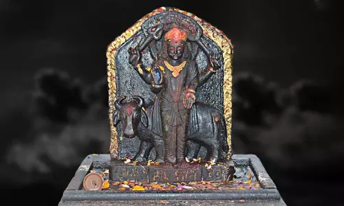 Shani Trayodashi के दिन भूलकर भी न करें ये गलतियां, शनि देव होंगे क्रोधित