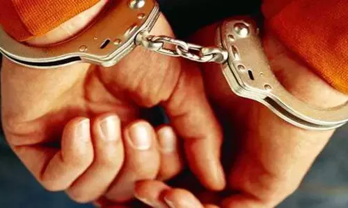 Karnataka: पिछले 3 साल से अवैध रूप से रह रहे बांग्लादेशी नागरिक को गिरफ्तार Karnataka: पिछले 3 साल से अवैध रूप से रह रहे बांग्लादेशी नागरिक को गिरफ्तार