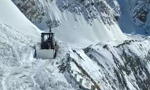 DDC Poonch ने कहा- फिसलन भरी परिस्थितियों के कारण मुगल रोड पर यात्रा करने से बचें DDC Poonch ने कहा- फिसलन भरी परिस्थितियों के कारण मुगल रोड पर यात्रा करने से बचें