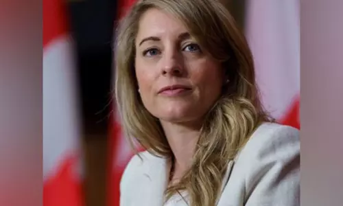 Canadian की विदेश मंत्री मेलानी जोली ने नेतृत्व की दौड़ से बाहर होने का फैसला किया