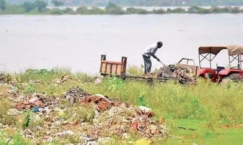 Cuttack नगर निगम को महानदी तट पर कचरा फेंकने से रोकने का आदेश