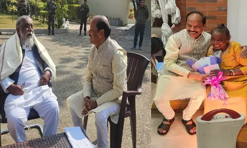 Ranchi: पूर्व सीएम रघुवर दास ने शिबू सोरेन से की मुलाकात, जन्मदिन की दी बधाई Ranchi: पूर्व सीएम रघुवर दास ने शिबू सोरेन से की मुलाकात, जन्मदिन की दी बधाई