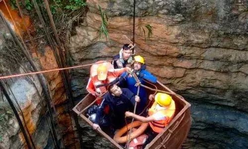 Assam : उमरंगसो में बाढ़ग्रस्त कोयला खदान से फंसे दूसरे मजदूर का शव बरामद