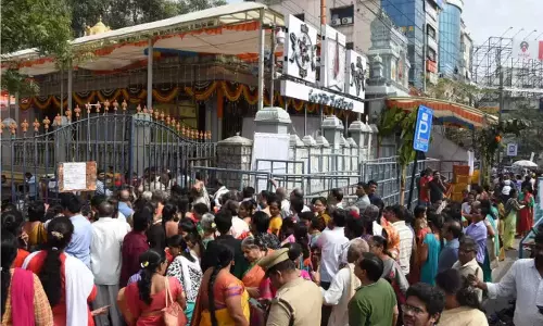 वैकुंठ एकादशी पर Vaikuntha के मंदिरों में भक्तों की भीड़ उमड़ी