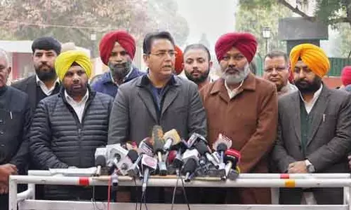 UT सलाहकार के पुनर्नियुक्ति पर आप नेताओं ने राज्यपाल से मुलाकात की UT सलाहकार के पुनर्नियुक्ति पर आप नेताओं ने राज्यपाल से मुलाकात की