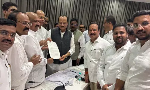 Pune: कांग्रेस ने अजित से 2,000 करोड़ रुपये का फंड देने की मांग की Pune: कांग्रेस ने अजित से 2,000 करोड़ रुपये का फंड देने की मांग की
