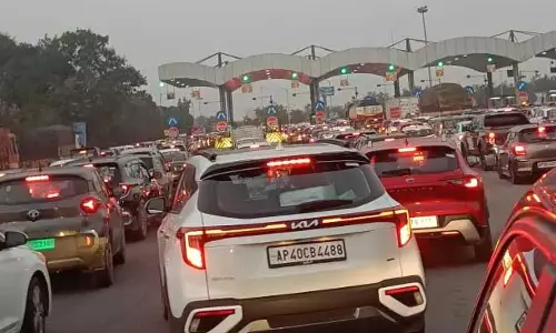 Hyderabad-विजयवाड़ा हाईवे पर भारी ट्रैफिक जाम, संक्रांति पर घर लौट रहे यात्री