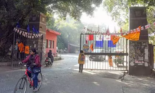 JNU : बाहरी लोगों को बुलाने और शराब पीने पर दो छात्रों पर 1.79 लाख का जुर्माना