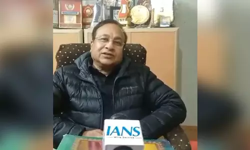 चर्चा में एक कैलेंडर, इसमें डिजिटल अरेस्ट से बचाव की जानकारी