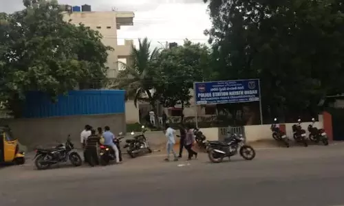 Telangana: लापता हयातनगर के लड़के तिरुपति में सुरक्षित पाए गए Telangana: लापता हयातनगर के लड़के तिरुपति में सुरक्षित पाए गए