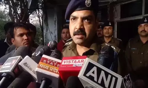 Dewas में एक व्यक्ति ने अपनी लिव-इन पार्टनर की हत्या कर शव को महीनों तक फ्रिज में छिपाए रखा Dewas में एक व्यक्ति ने अपनी लिव-इन पार्टनर की हत्या कर शव को महीनों तक फ्रिज में छिपाए रखा
