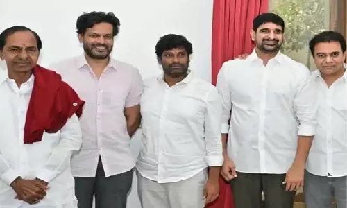 फॉर्मूला-ई मामले में ACB की पूछताछ के बाद KCR ने केसीआर से मुलाकात की फॉर्मूला-ई मामले में ACB की पूछताछ के बाद KCR ने केसीआर से मुलाकात की