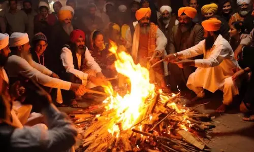 हैप्पी लोहड़ी 2025 तिथि: कब है लोहड़ी, क्यों मनाई जाती है? यहां देखें