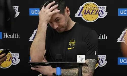 NBA ने शनिवार को लेकर्स और अन्य खेलों को स्थगित कर दिया