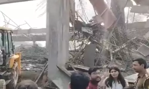 रेलवे स्टेशन पर बड़ा हादसा, मौके पर मची अफरा-तफरी