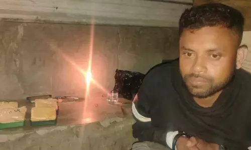 Arunachal : लोंगडिंग जिले में ड्रग तस्कर गिरफ्तार, ब्राउन शुगर जब्त Arunachal : लोंगडिंग जिले में ड्रग तस्कर गिरफ्तार, ब्राउन शुगर जब्त