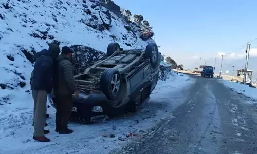 Arunachal : भारी बर्फबारी और काली बर्फ के कारण तवांग में दुर्घटनाओं में वृद्धि Arunachal : भारी बर्फबारी और काली बर्फ के कारण तवांग में दुर्घटनाओं में वृद्धि