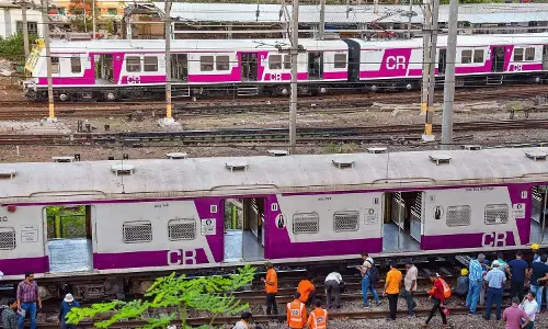 Local train: कल मेगा ब्लॉक के कारण इन रूटों पर सेवाएं प्रभावित रहेंगी
