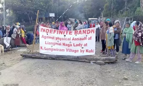 Manipur : लियांगमाई महिला संघ ने एसपी रोड नाकाबंदी जारी रखी Manipur : लियांगमाई महिला संघ ने एसपी रोड नाकाबंदी जारी रखी