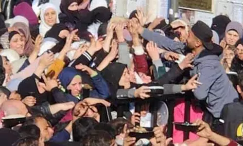 Damascus में खाद्य वितरण के दौरान भगदड़ में तीन महिलाओं की मौत, पांच बच्चे घायल