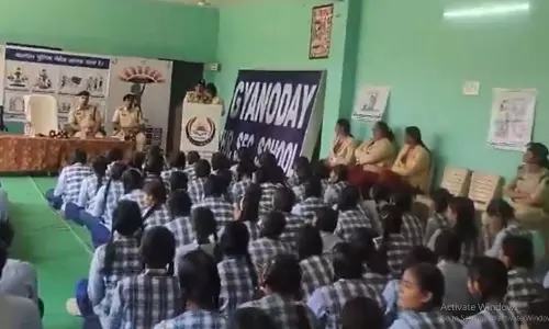 MP: ‘ओजस्वी’ बच्चे पैदा करने के टिप्स देते हुए महिला पुलिस का वीडियो वायरल MP: ‘ओजस्वी’ बच्चे पैदा करने के टिप्स देते हुए महिला पुलिस का वीडियो वायरल