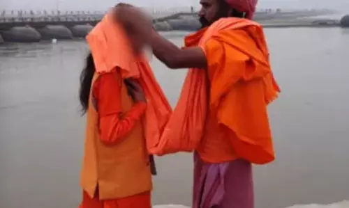13 साल की लड़की को साध्वी बनाने वाले महंत जूना अखाड़े से निष्कासित, हुई कार्रवाई