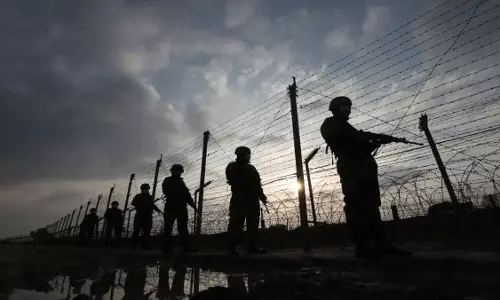 पश्चिम बंगाल के मालदा में BSF ने बांग्लादेशियों की तस्करी की कोशिश नाकाम की पश्चिम बंगाल के मालदा में BSF ने बांग्लादेशियों की तस्करी की कोशिश नाकाम की