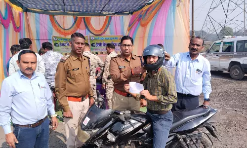 बिना हेलमेट चालकों पर हुई कार्रवाई, अब हो सकती है गिरफ्तारी भी!