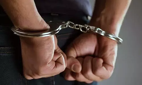 West Bengal: प्रमोटर को परेशान करने के आरोप में एक और व्यक्ति गिरफ्तार West Bengal: प्रमोटर को परेशान करने के आरोप में एक और व्यक्ति गिरफ्तार